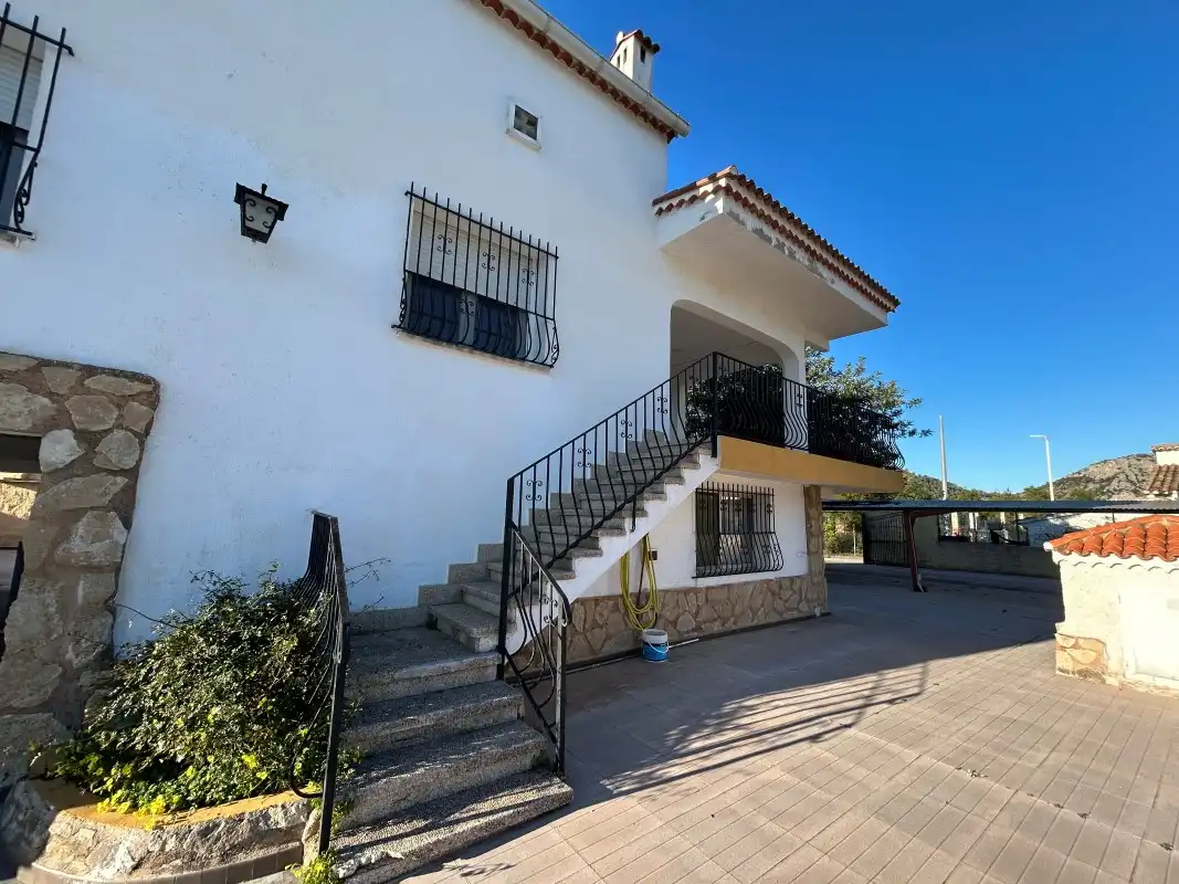 Vista exterior de Casa o xalet en venda en Gandia amb Aire condicionat, Jardí privat i Terrassa