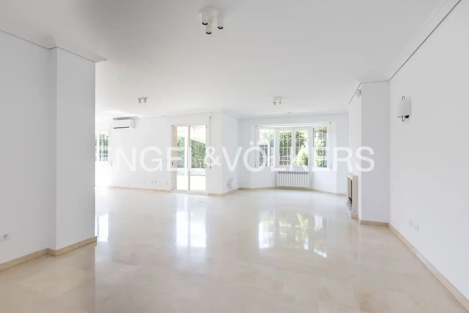 Comedor de Casa o chalet de alquiler en Madrid con Calefacción, Jardín privado y Terraza