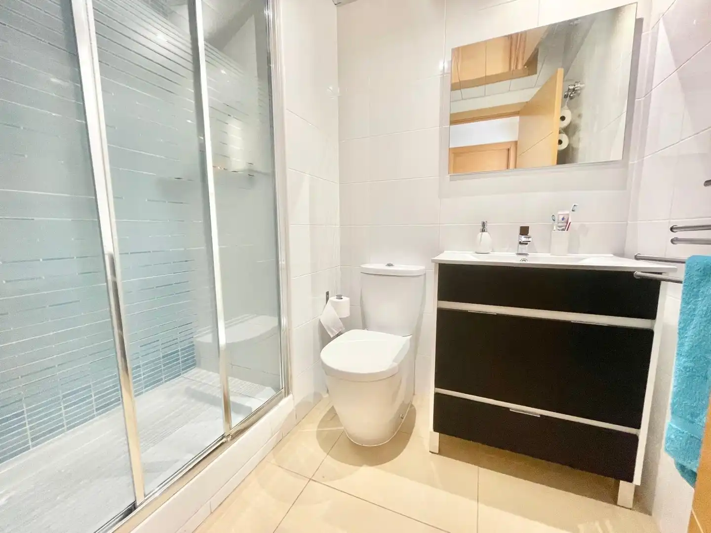 Baño de Apartamento de alquiler en Pilar de la Horadada con Piscina, Amueblado y Lavadora
