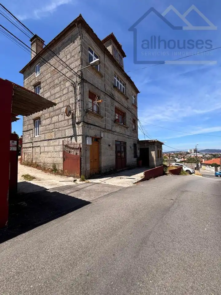 Vista exterior de Casa o xalet en venda en Vigo  amb Calefacció i Jardí privat