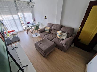 Living room of Flat for sale in Cornellà de Llobregat  with Heating, Parquet flooring and Oven