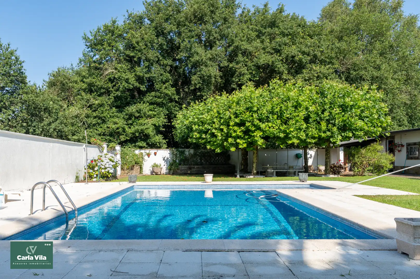 Piscina de Casa o xalet en venda en Lugo amb Calefacció, Jardí privat i Parquet