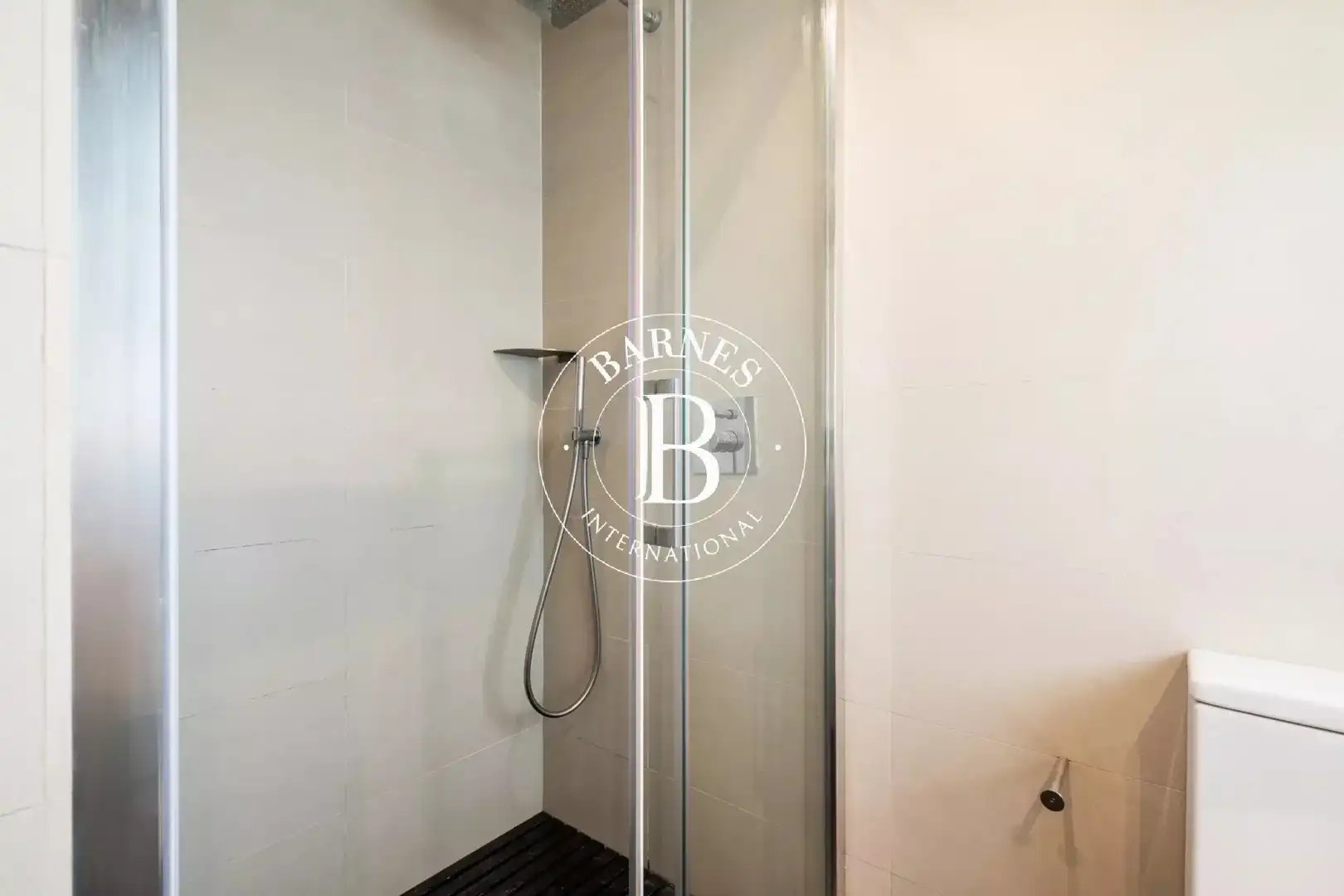 Badezimmer von Wohnung zur Miete in Madrid mit Klimaanlage, Heizung und Privatgarten