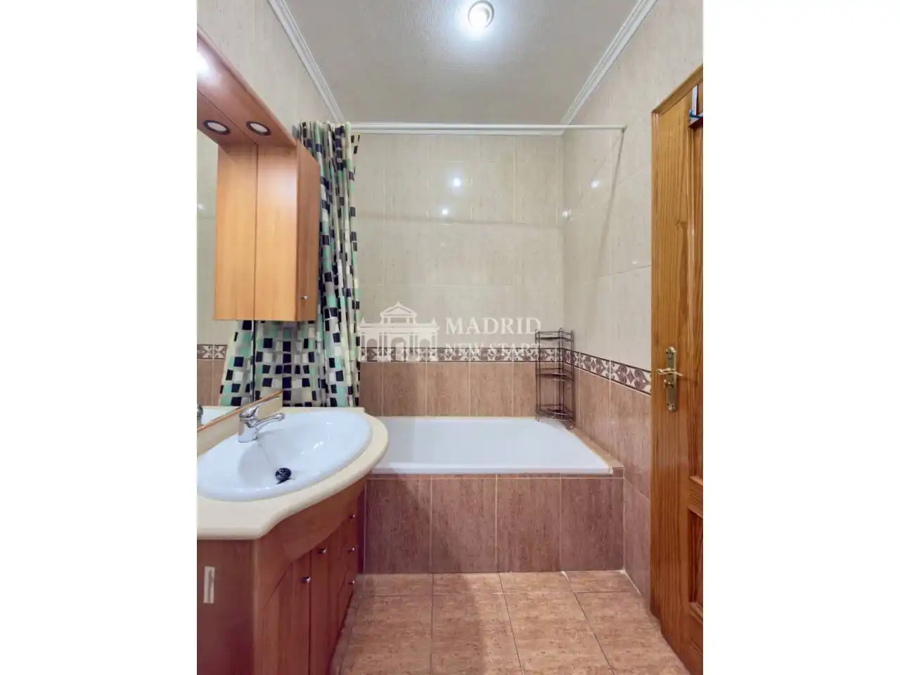 Baño de Casa o chalet en venta en Villa del Prado con Aire acondicionado, Calefacción y Jardín privado