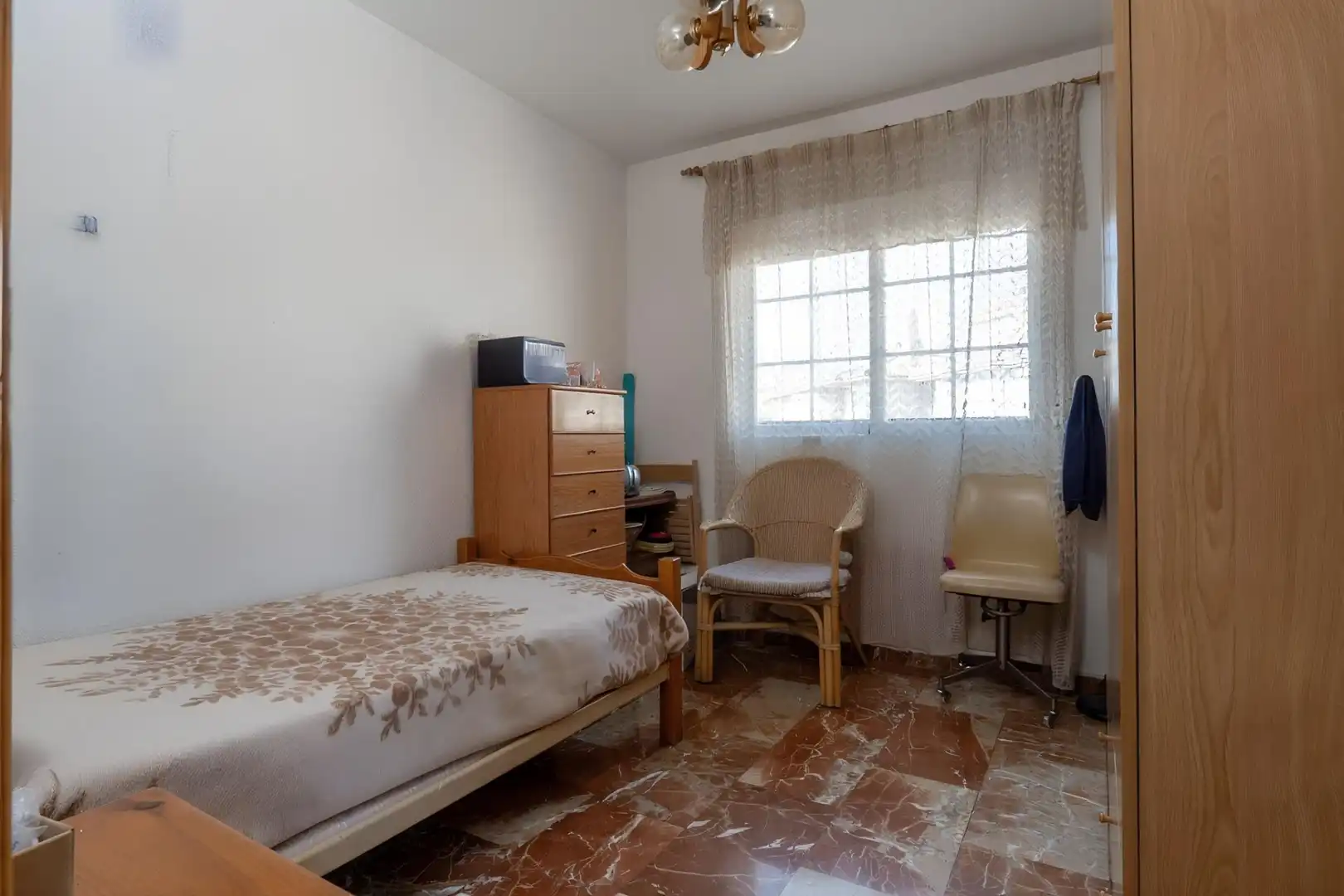 Bedroom of Flat for sale in Granada  with Air Conditioner, Terrace and Alarm