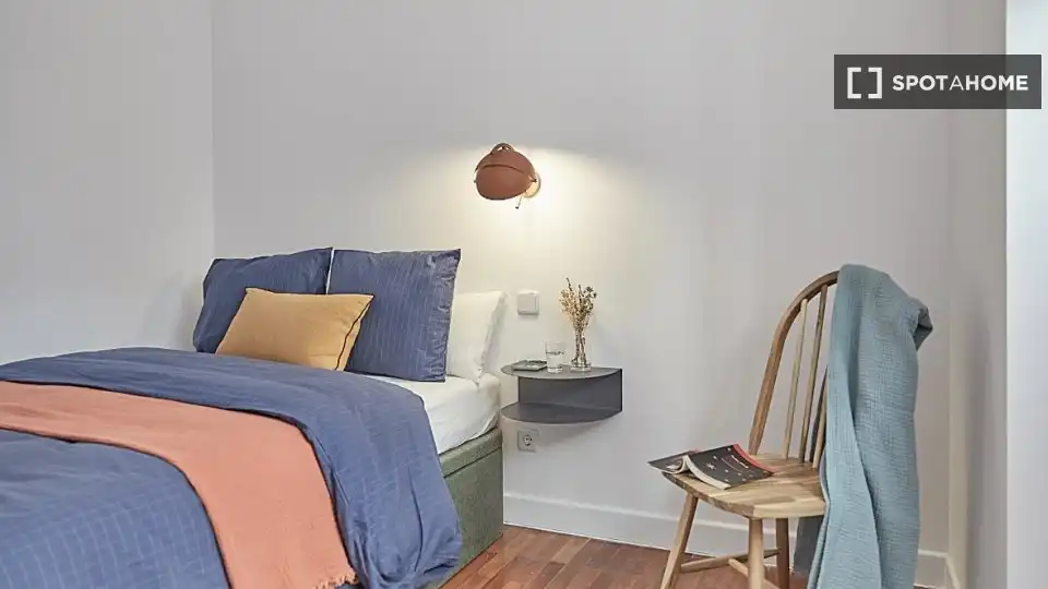 Dormitori de Apartament per a compartir en Madrid amb Aire condicionat, Calefacció i Terrassa