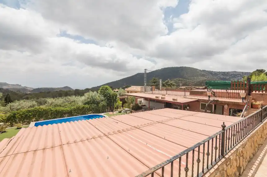 Vista exterior de Casa o xalet en venda en Tibi amb Aire condicionat, Piscina i Moblat