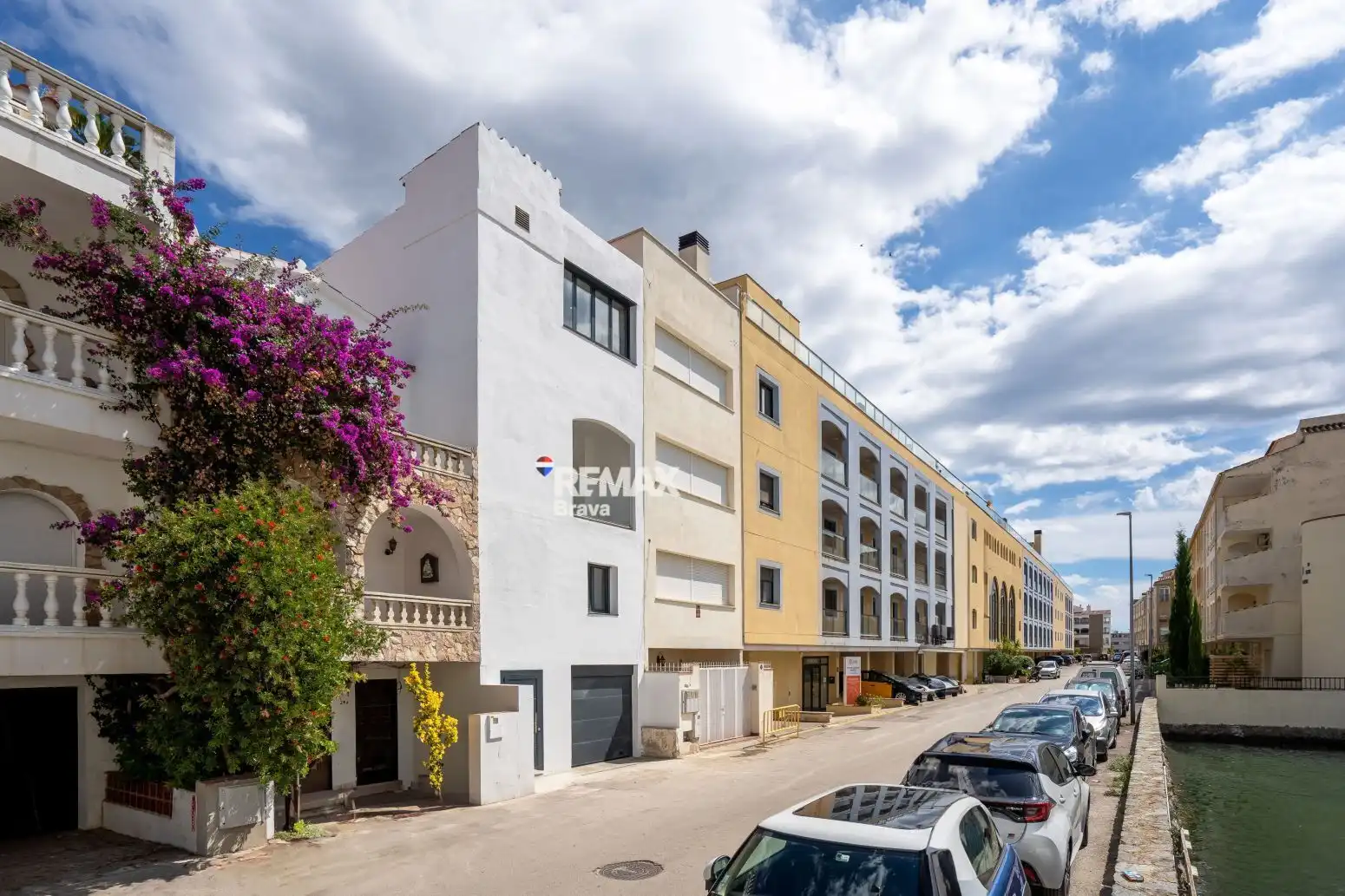 Vista exterior de Casa o xalet en venda en Empuriabrava amb Aire condicionat, Calefacció i Terrassa