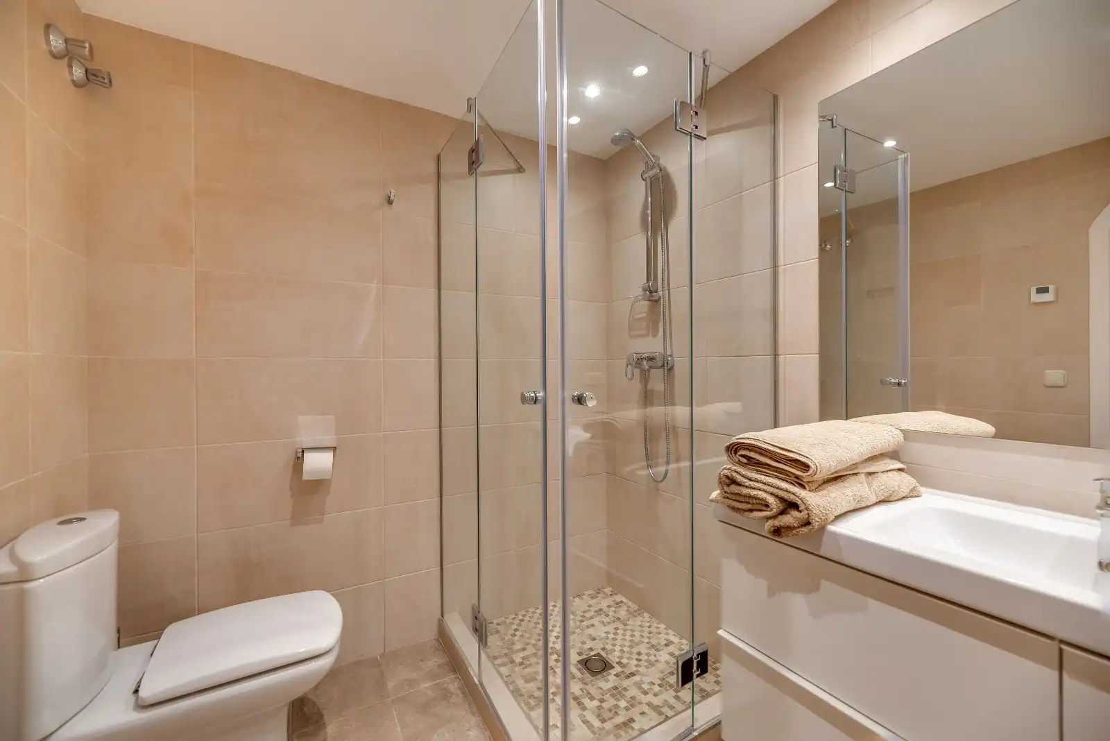 Bany de Casa o xalet en venda en Marbella amb Aire condicionat, Jardí privat i Terrassa
