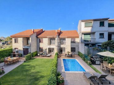 Terraced house with balcony for sale in Rúa Arnela