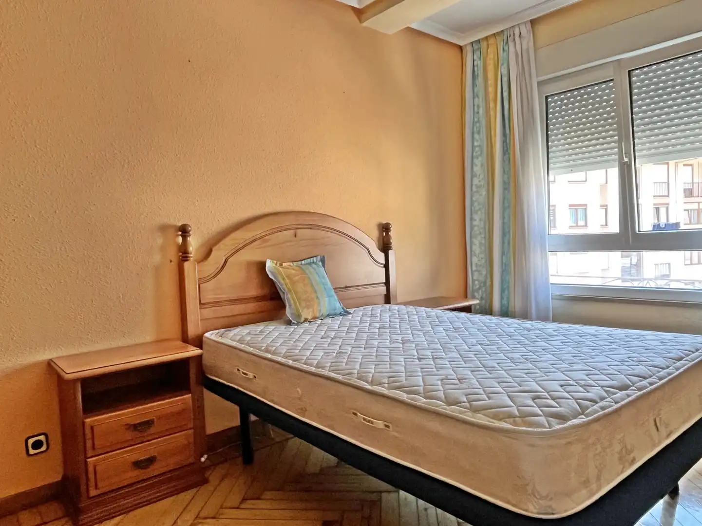 Habitación de Piso en venta en Los Corrales de Buelna  con Calefacción