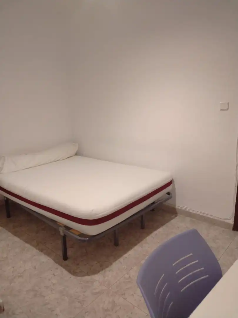 Dormitori de Apartament de lloguer en Córdoba amb Aire condicionat, Calefacció i Moblat