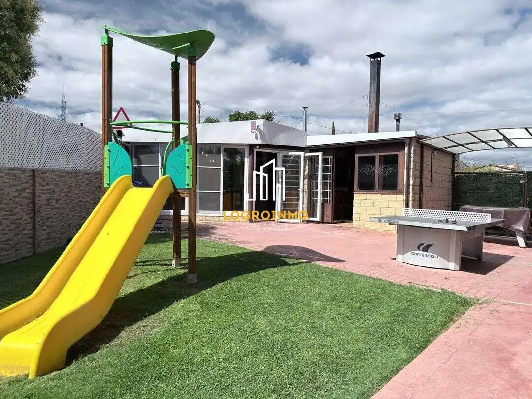 Jardín de Casa o chalet en venta en El Redal con Calefacción, Trastero y Piscina