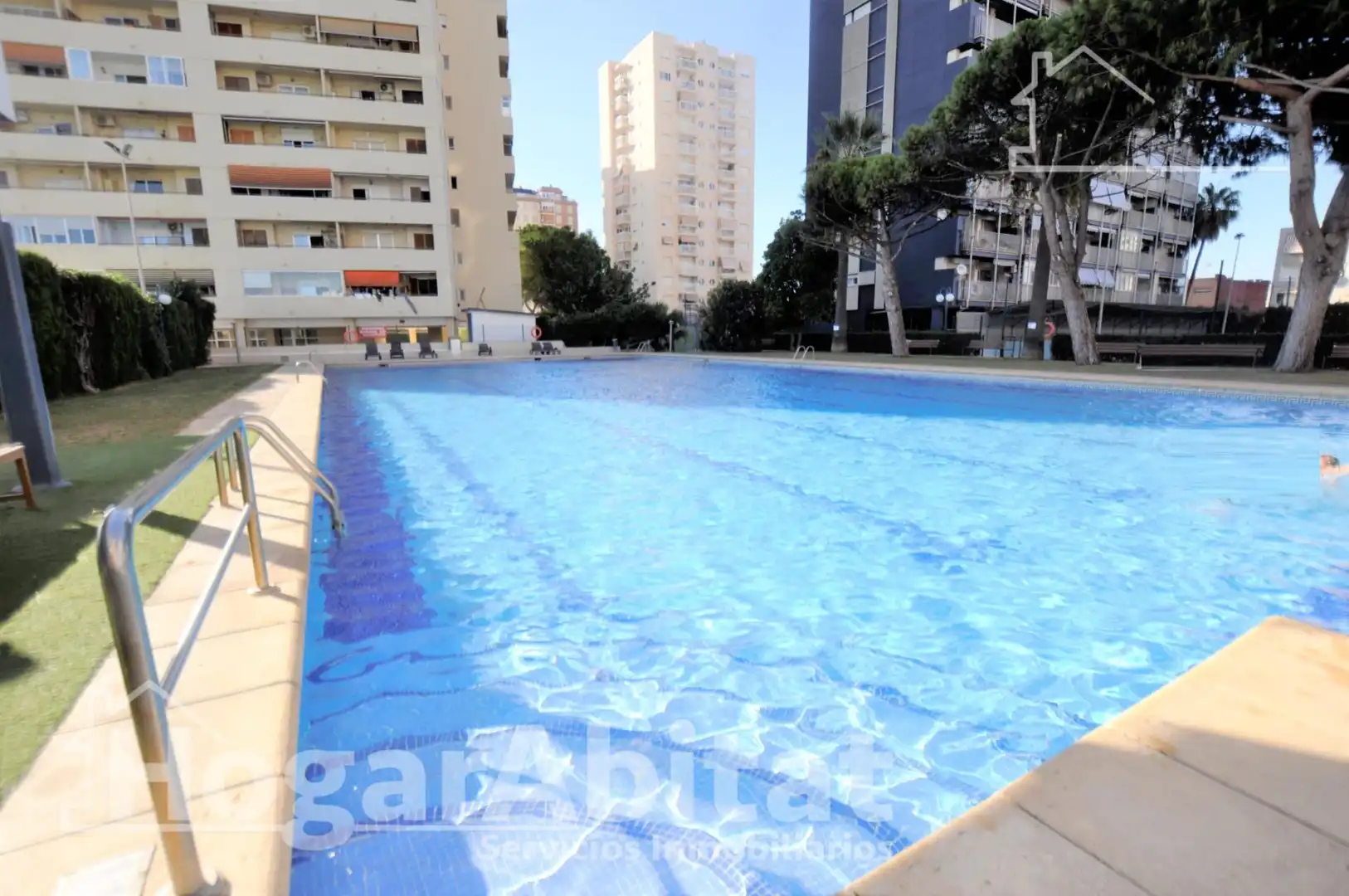 Piso con piscina en venta en Calle Llari