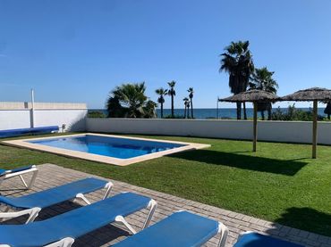 Xalet amb piscina en venda a Estepona Pueblo