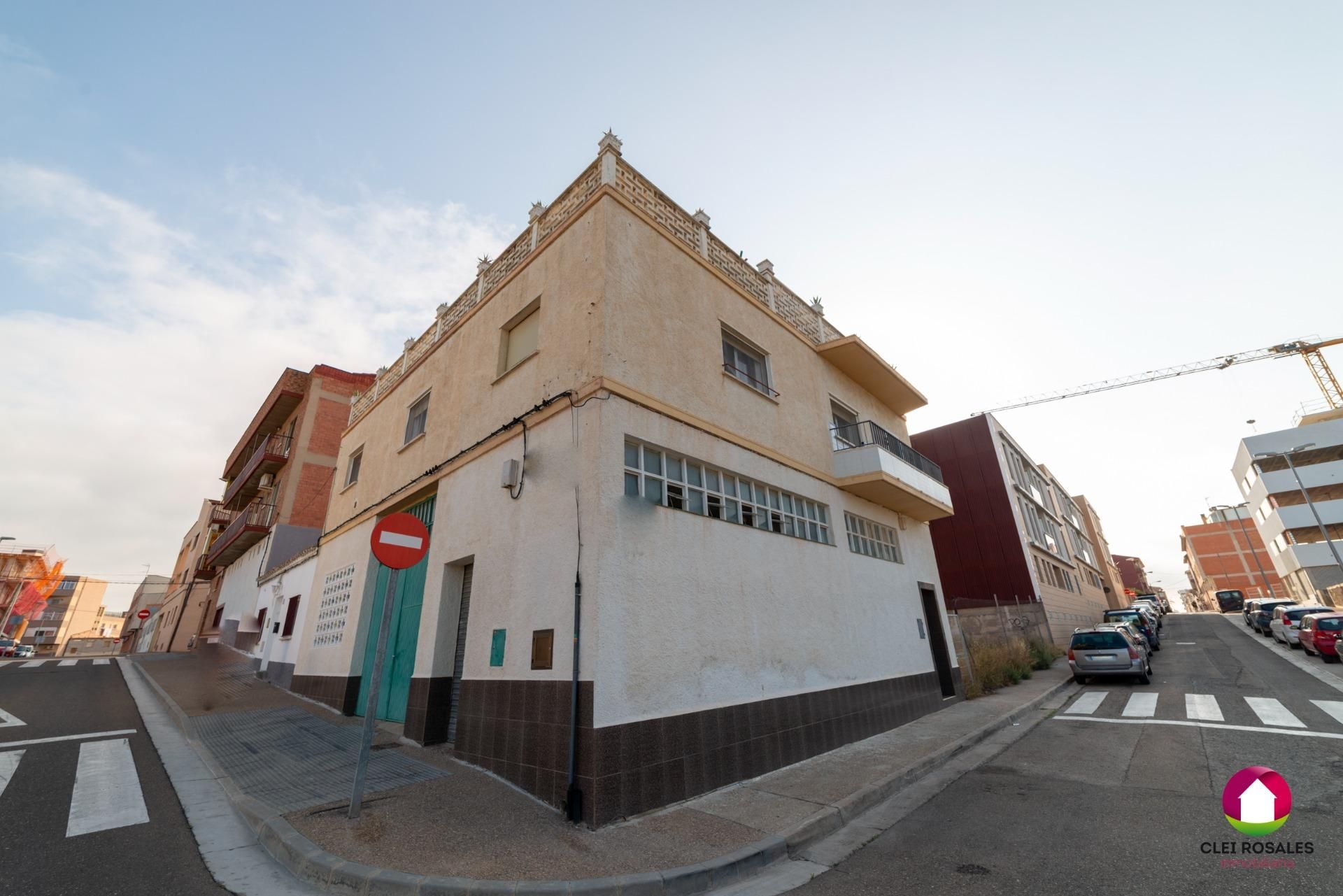 Vista exterior de Casa adosada en venda en  Zaragoza Capital amb Calefacció, Terrassa i Traster