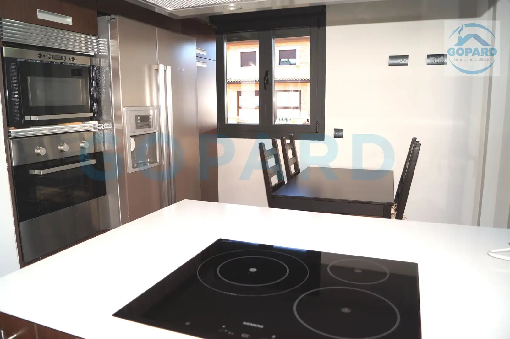 Cocina de Casa adosada de alquiler en Villanueva de la Cañada con Aire acondicionado, Calefacción y Jardín privado