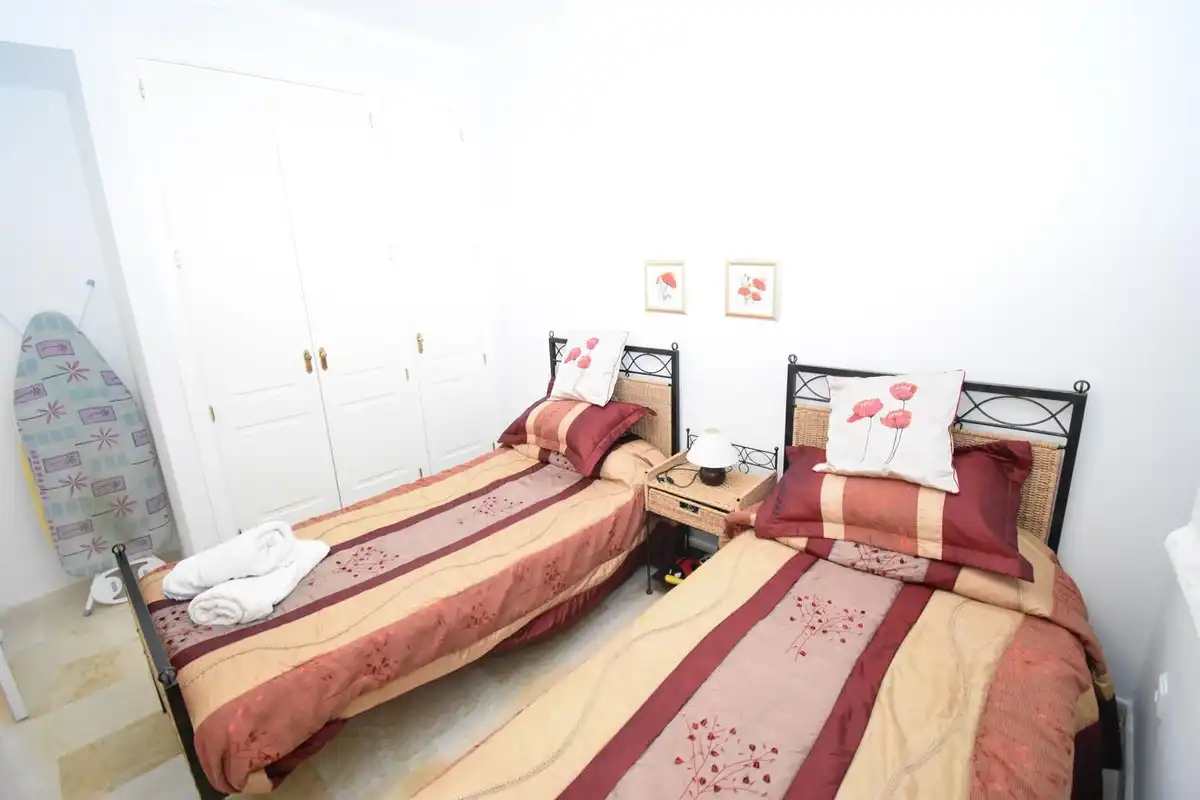 Habitación de Apartamento en venta en Macharaviaya con Aire acondicionado y Piscina comunitaria