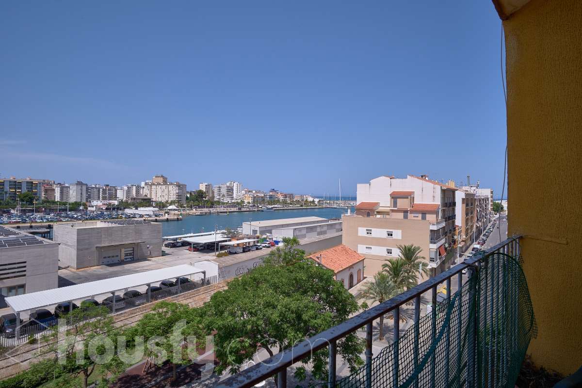 Vista exterior de Pis en venda en Gandia amb Terrassa i Moblat