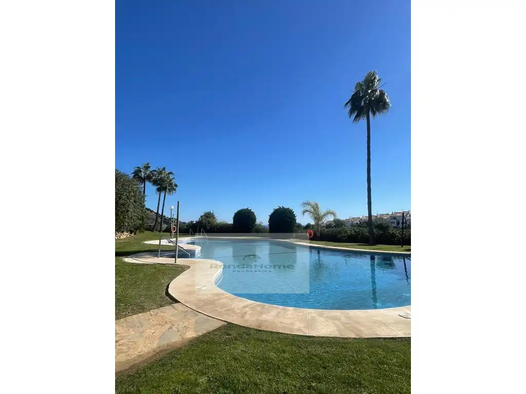 Piscina de Piso de alquiler en Mijas con Terraza y Amueblado