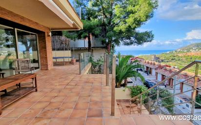 Vista exterior de Casa o xalet de lloguer en Sitges amb Aire condicionat, Calefacció i Jardí privat