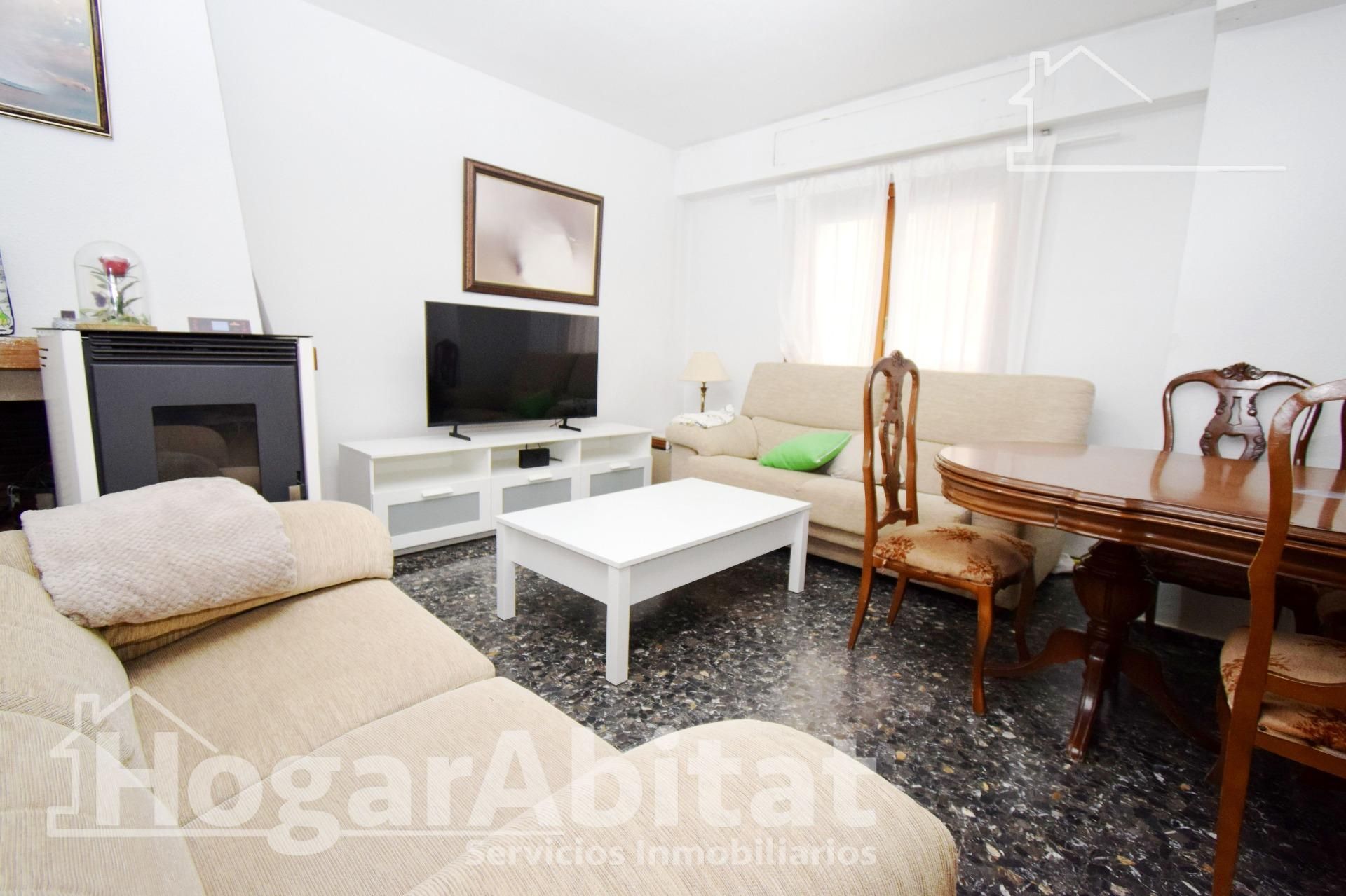 Living room of Single-family semi-detached for sale in Chiva  with Air Conditioner, Heating and Terrace