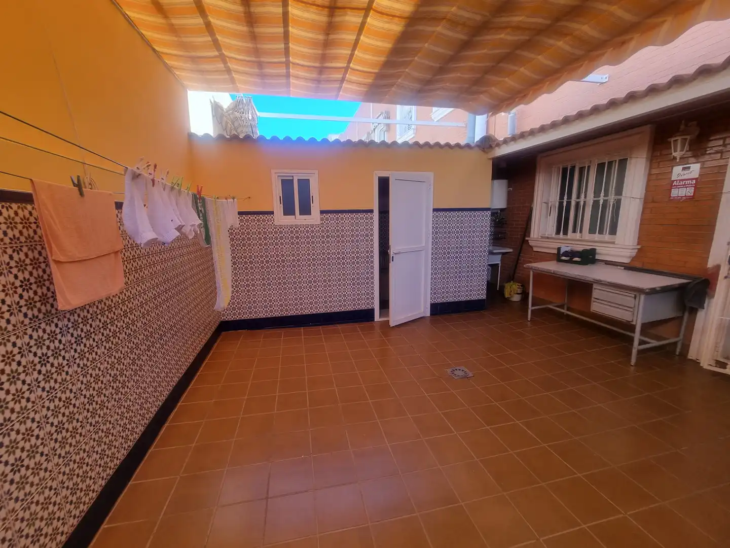 Terrassa de Casa o xalet en venda en Almería amb Aire condicionat, Calefacció i Jardí privat