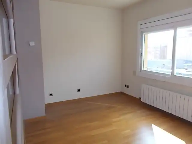 Dormitori de Pis en venda en Badalona amb Calefacció, Parquet i Forn