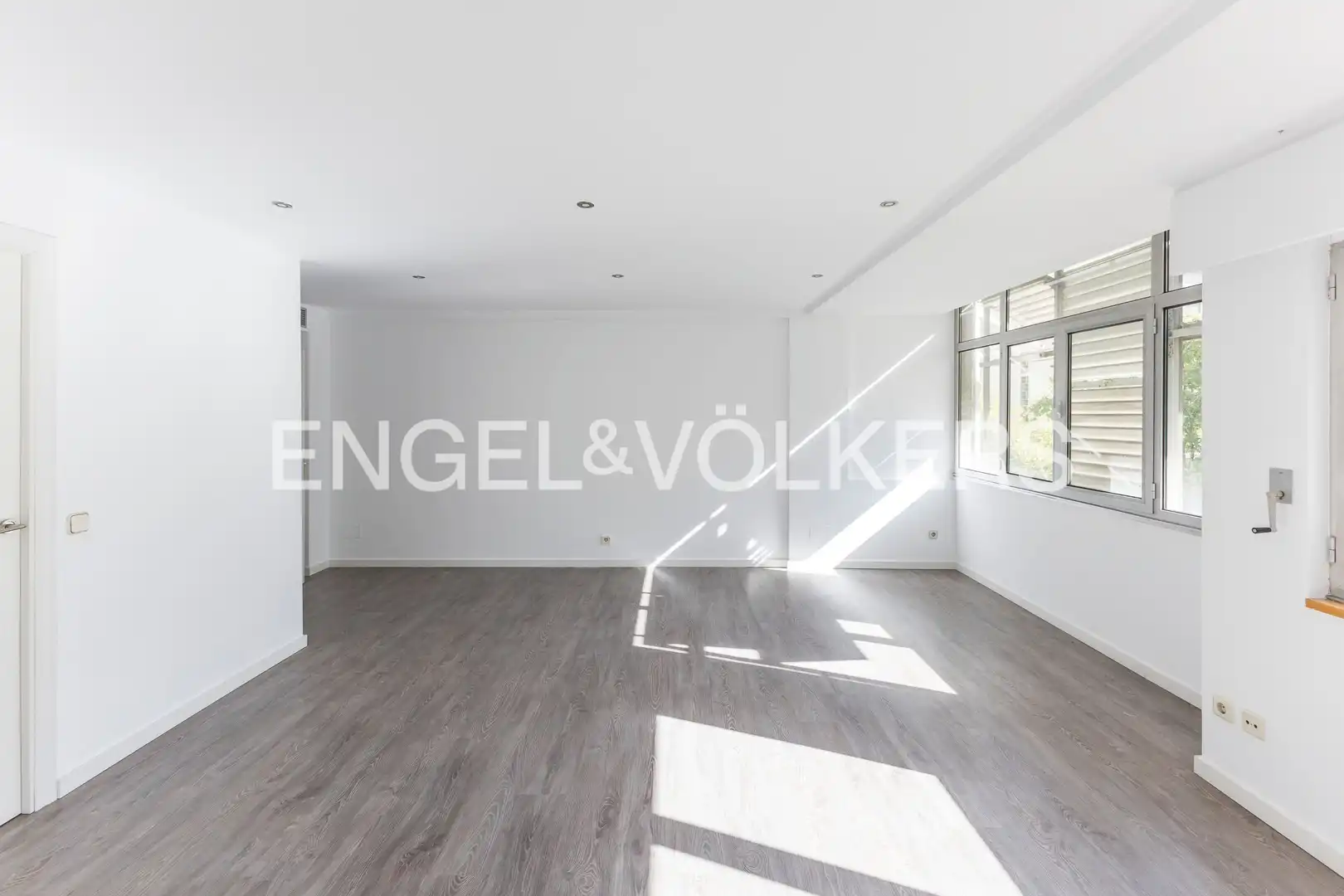 Wohnzimmer von Wohnung zur Miete in Madrid mit Heizung und Privatgarten