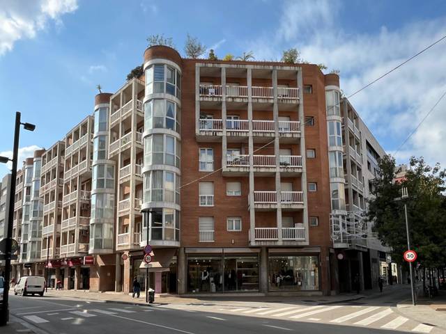 Garaje en Alquiler en MIGDIA en Eixample Nord