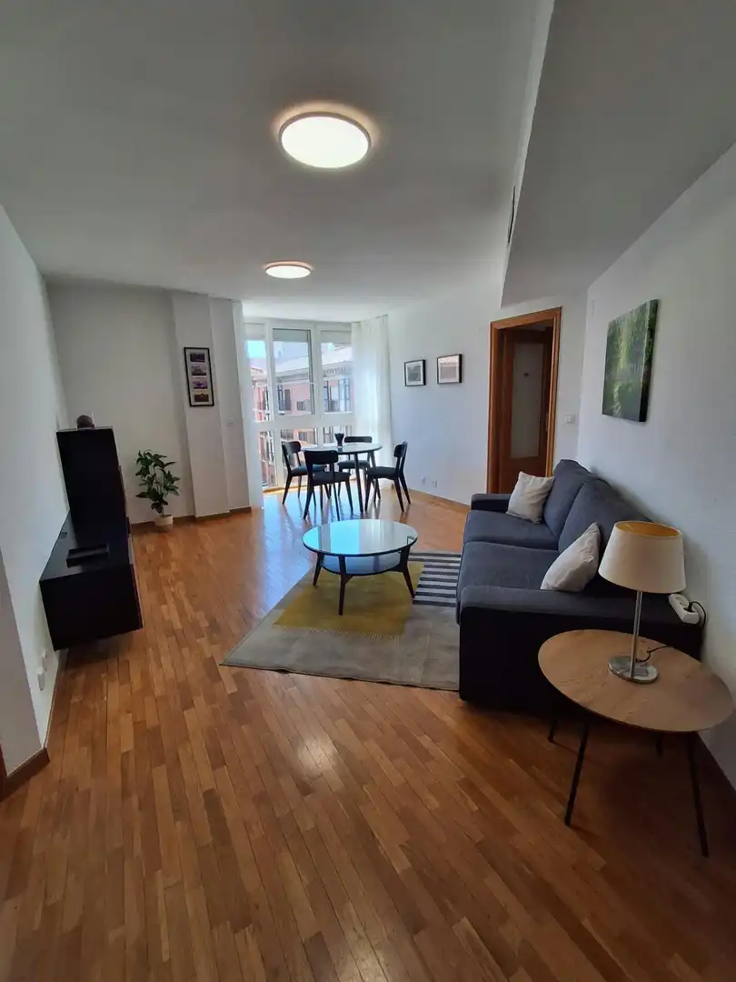 Flat with lift to rent in Paseo Escultor Juan González Moreno