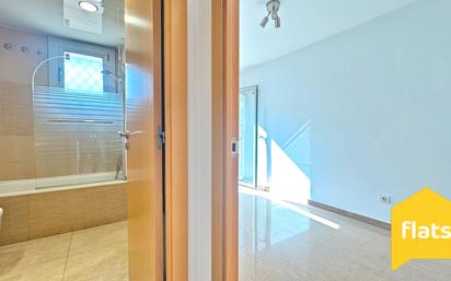 Flat for sale in Santa Coloma de Gramenet  with Air Conditioner, Heating and Storage room