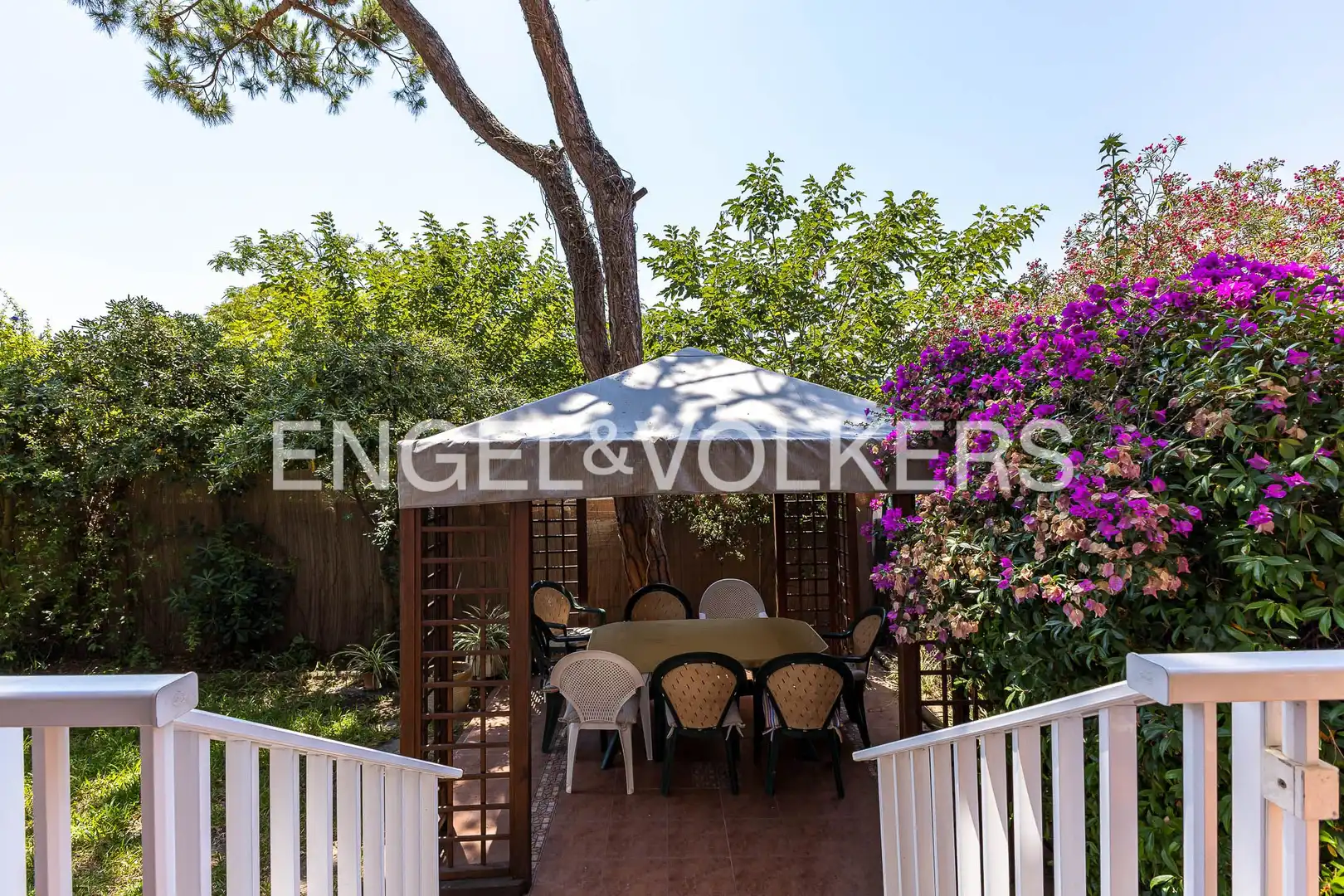 Terrasse von Einfamilien-Reihenhaus zur Miete in Castelldefels mit Klimaanlage, Heizung und Privatgarten