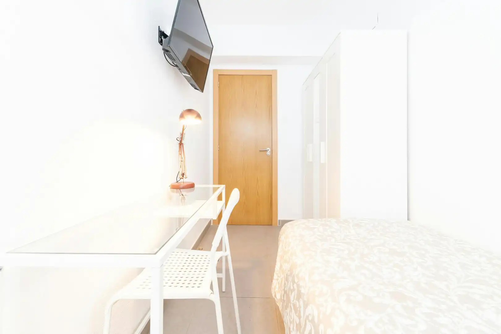 Schlafzimmer von Wohnung zur untervermieten in Valencia mit Möbliert, Waschmaschine und Fernseher