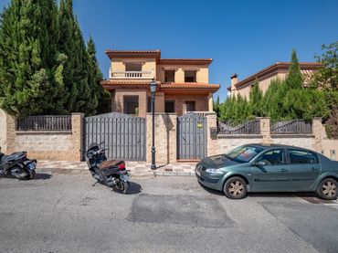 Villa con balcone in vendita a VIDES (VENT)