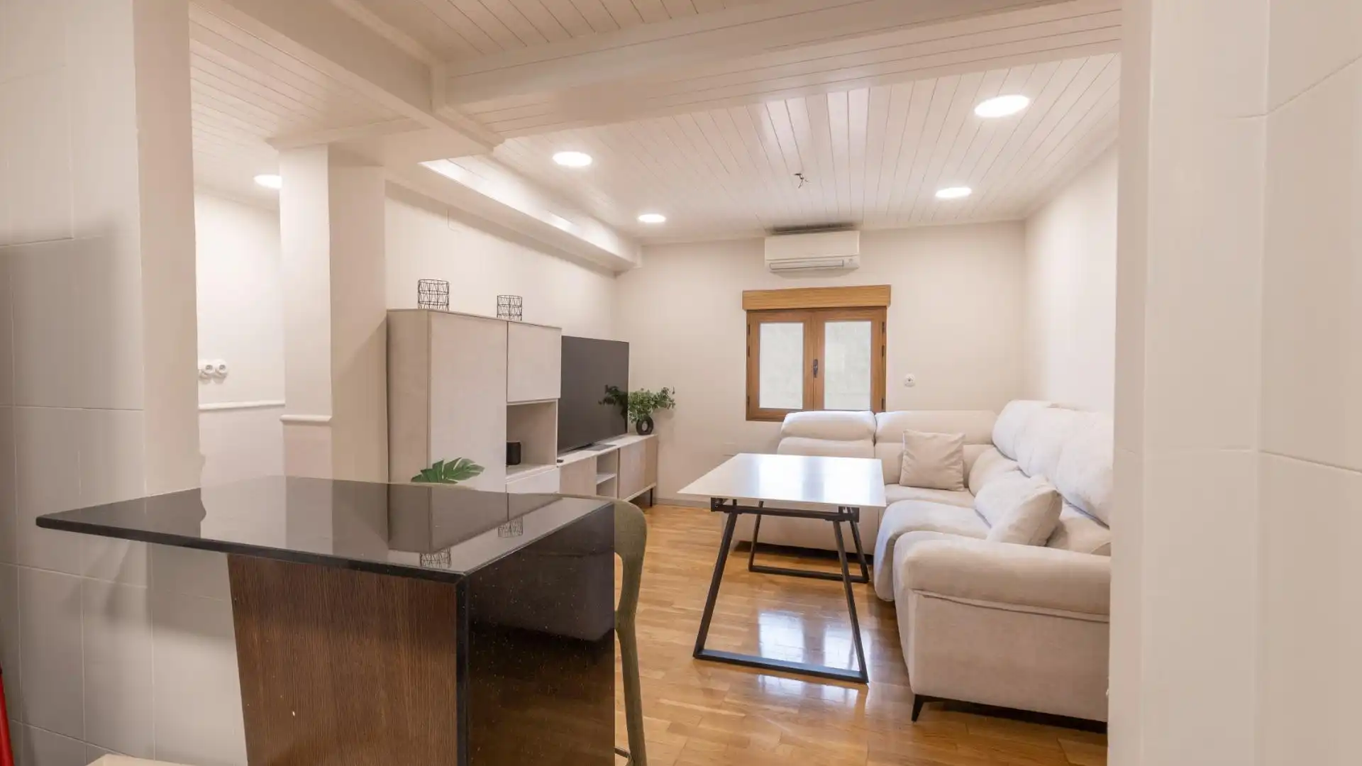 Living room of Flat for sale in Armilla  with Air Conditioner and Balcony
