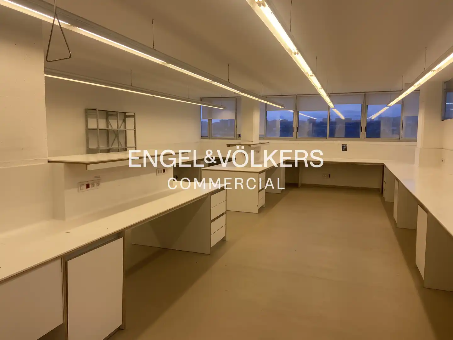 Oficina de alquiler en L'Hospitalet de Llobregat con Terraza
