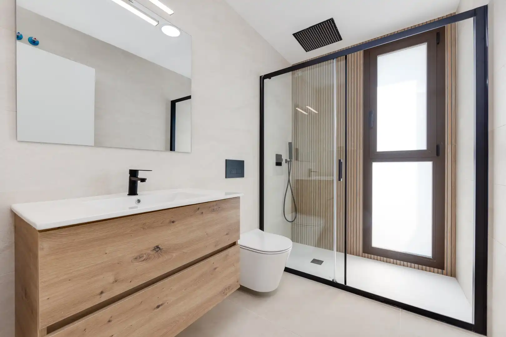 Bany de Casa o xalet en venda en Los Alcázares amb Aire condicionat, Jardí privat i Terrassa