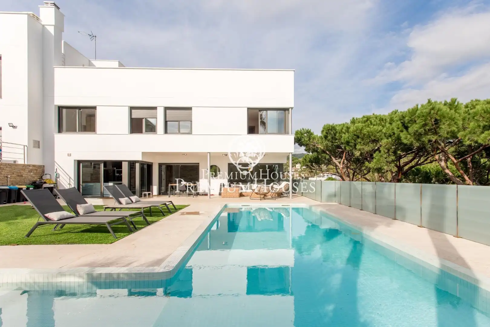 Exterior view of Houses for sale in Sant Andreu de Llavaneres  with Heating, Private garden and Parquet flooring