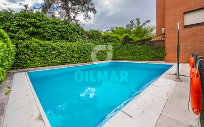 Swimming pool of Single-family semi-detached for sale in  Madrid Capital  with Air Conditioner