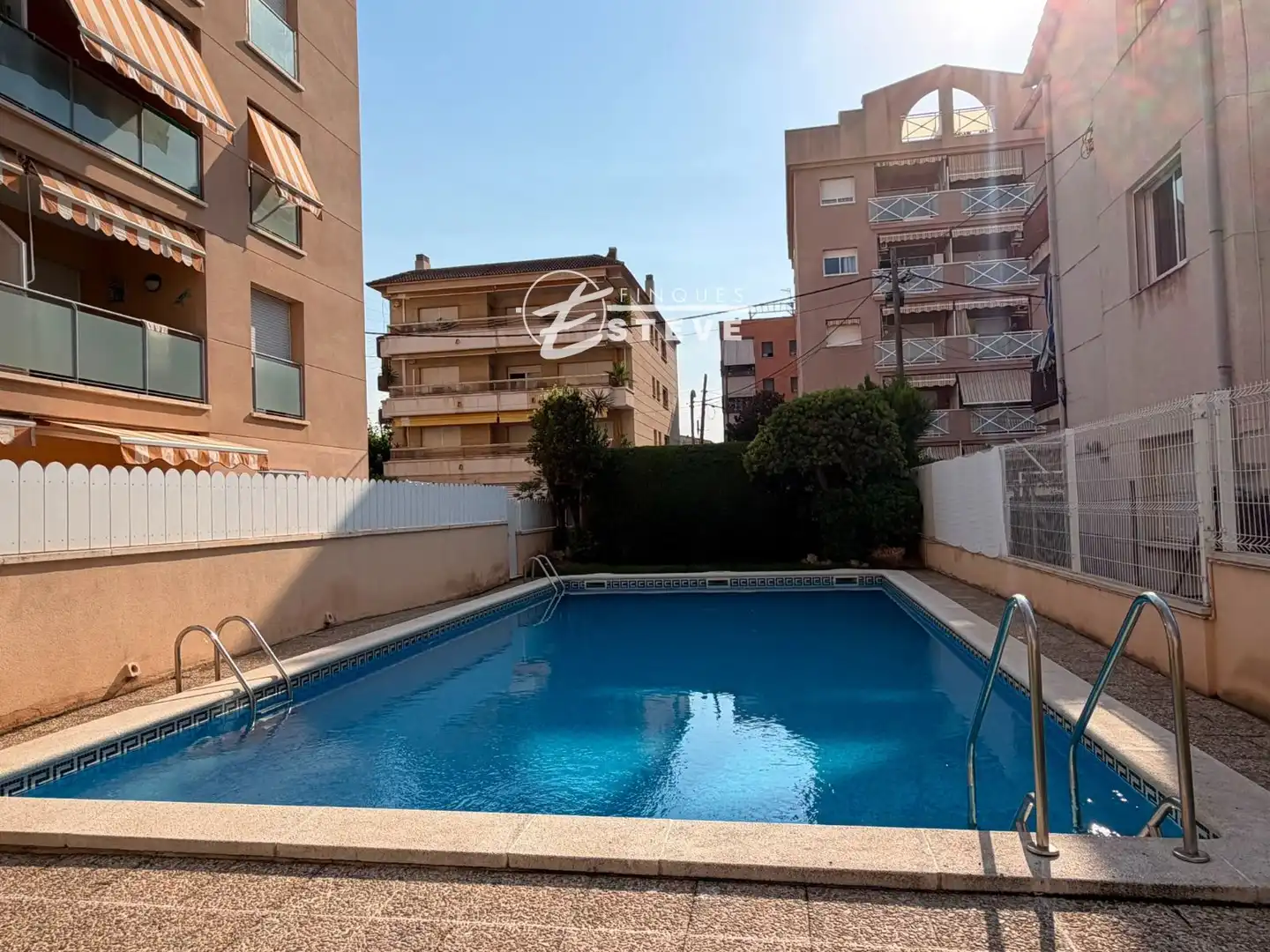 Schwimmbecken von Dachboden zum Verkauf in Calafell mit Klimaanlage, Heizung und Terrasse