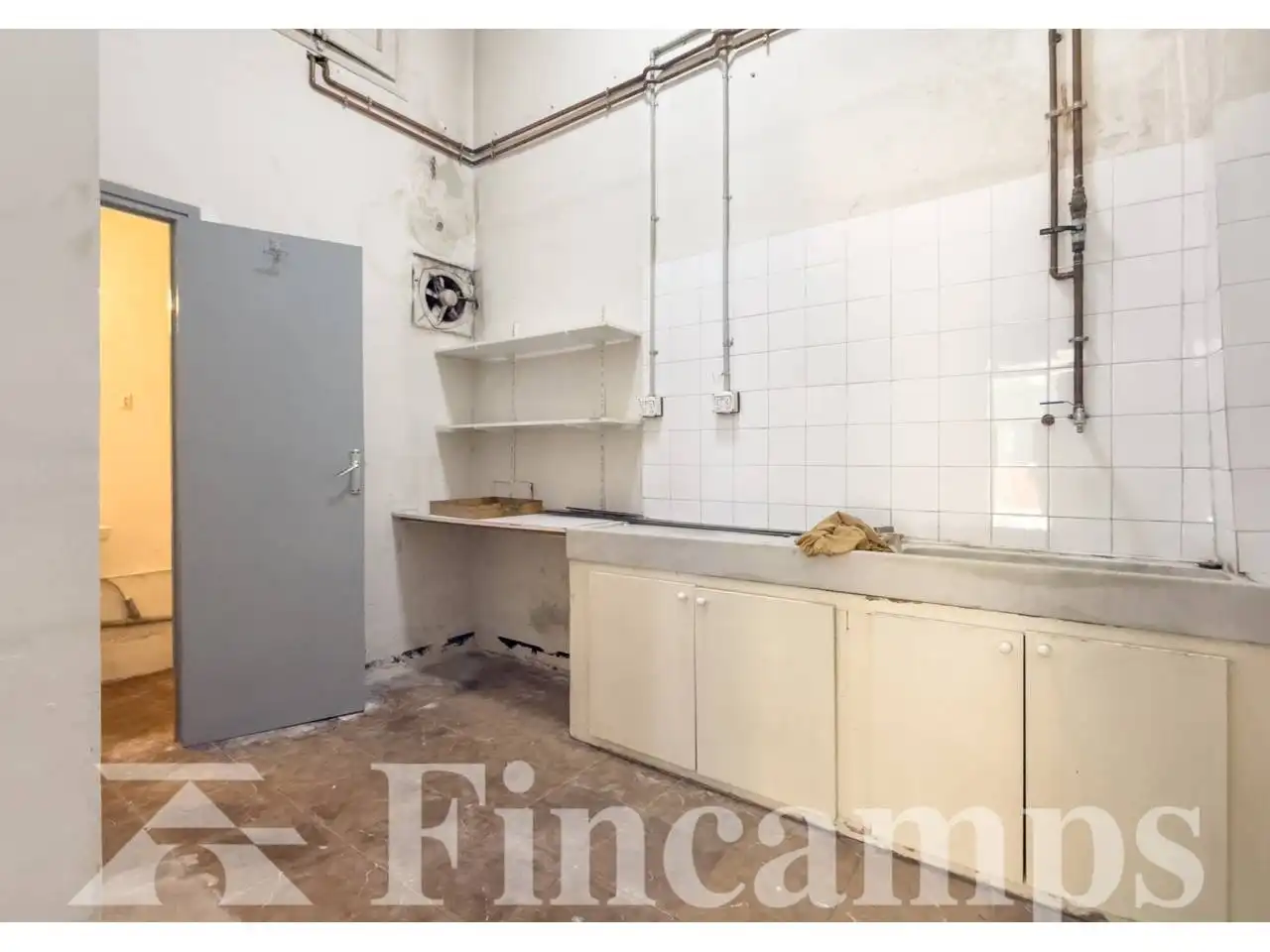 Kitchen of Commercial properties for rent in Sabadell  with Air Conditioner and Alarm