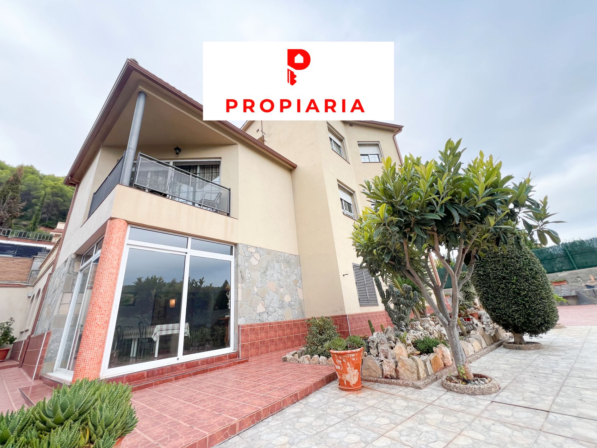 Vista exterior de Casa o xalet en venda en Vallirana amb Calefacció, Jardí privat i Terrassa