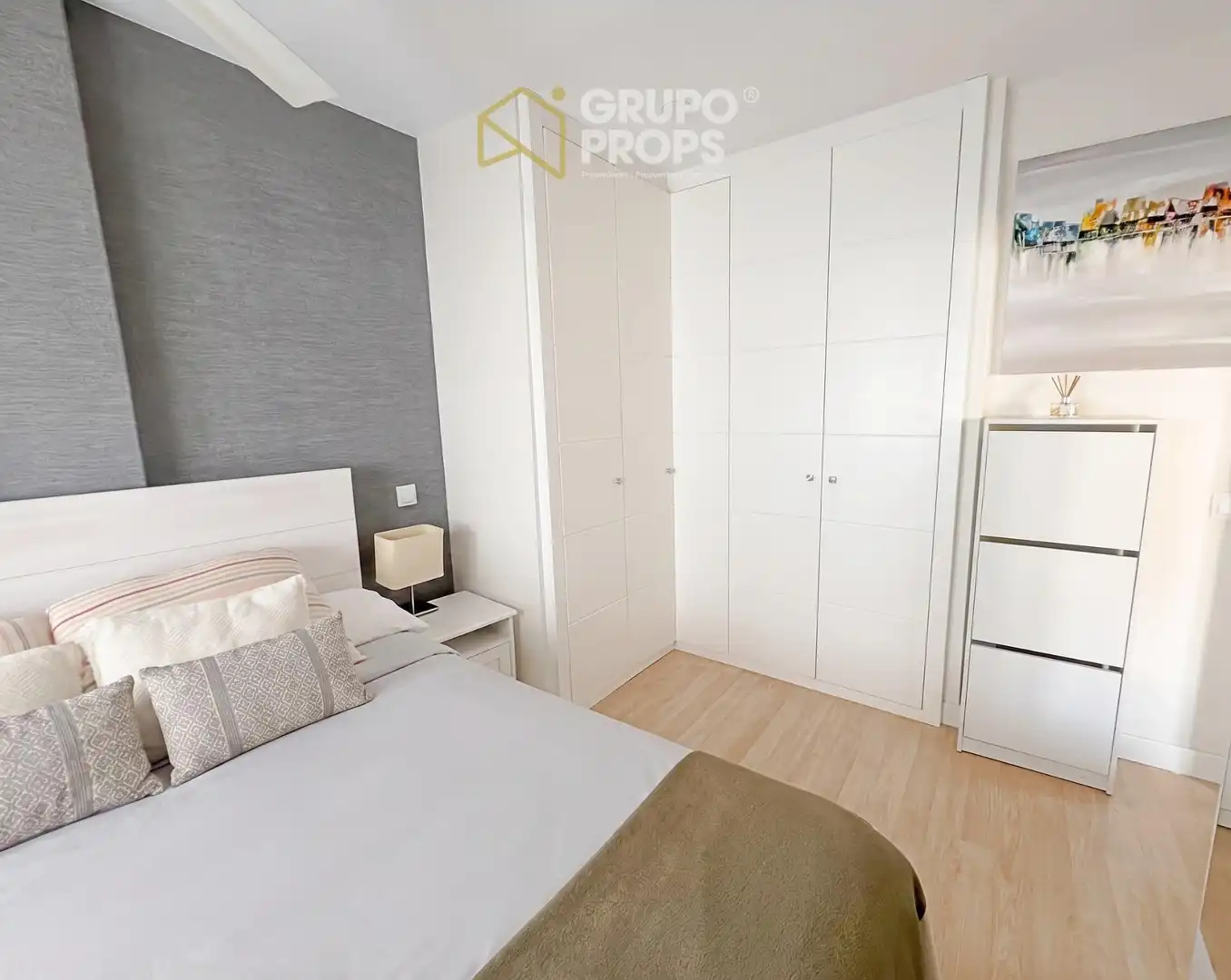 Dormitori de Apartament en venda en Madrid amb Aire condicionat, Calefacció i Terrassa
