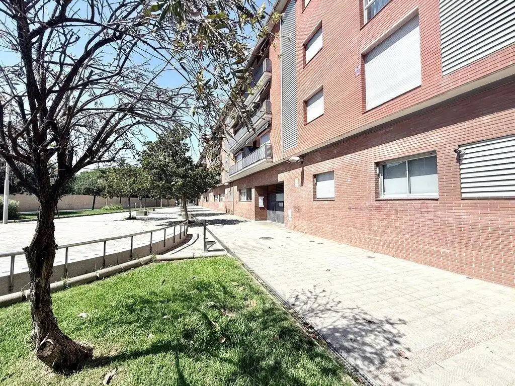 Außenansicht von Wohnungen zum Verkauf in Figueres mit Klimaanlage, Heizung und Terrasse