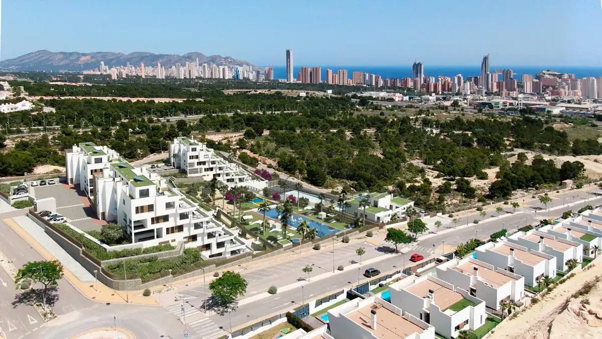 Vista exterior de Pis en venda en Finestrat amb Aire condicionat, Terrassa i Piscina comunitària