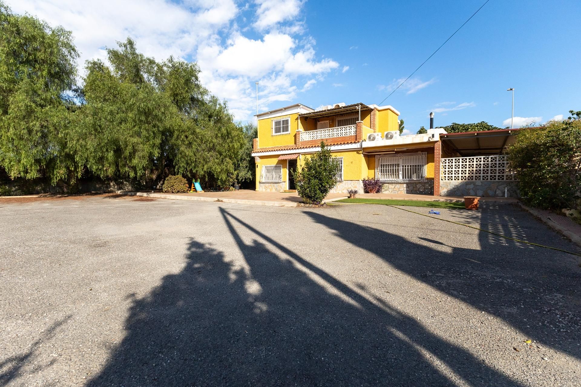 Exterior view of House or chalet for sale in San Vicente del Raspeig / Sant Vicent del Raspeig  with Air Conditioner, Private garden and Storage room