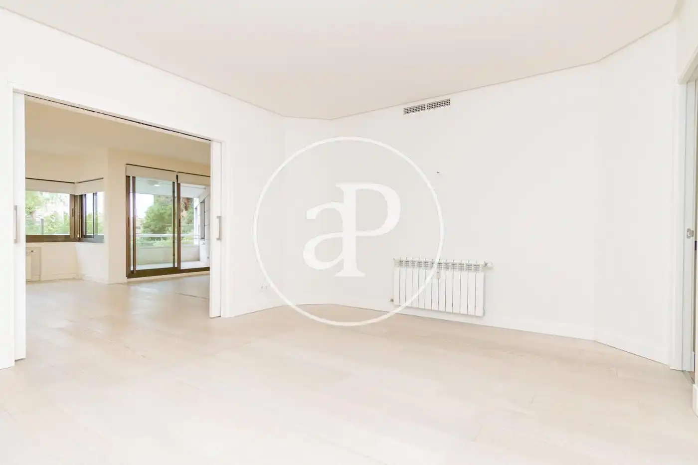 Sala de estar de Piso de alquiler en Madrid con Aire acondicionado, Calefacción y Jardín privado