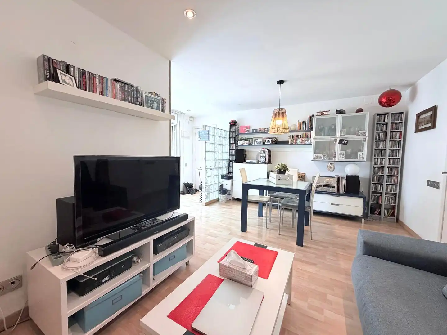 Wohnzimmer von Wohnung zum Verkauf in Terrassa mit Parkett und Terrasse