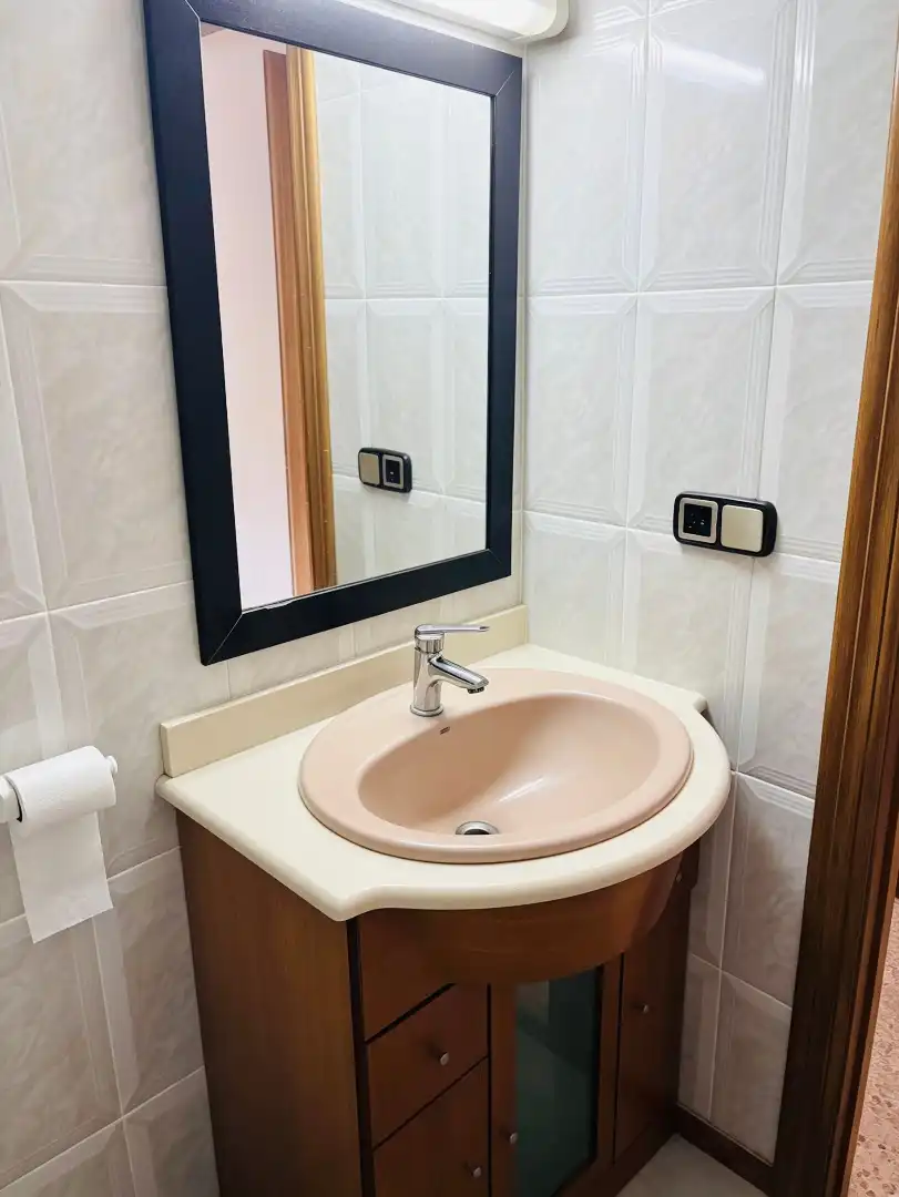 Bathroom of Flat for sale in Valencia  with Air Conditioner, Heating and Terrace